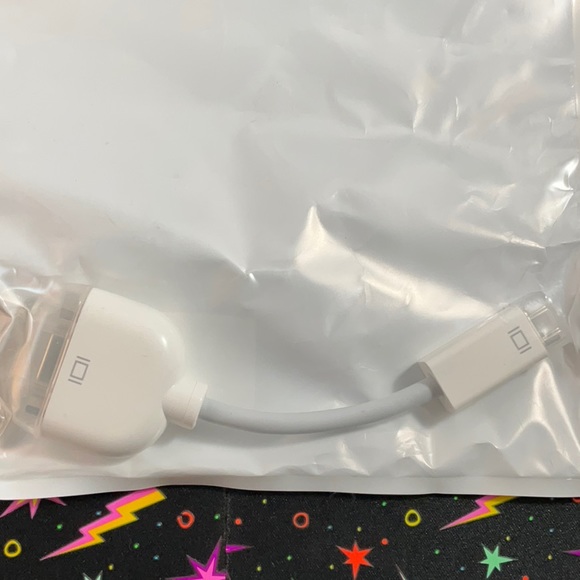 Official Apple Mini-DVI to VGA Adapter - Picture 3 of 4